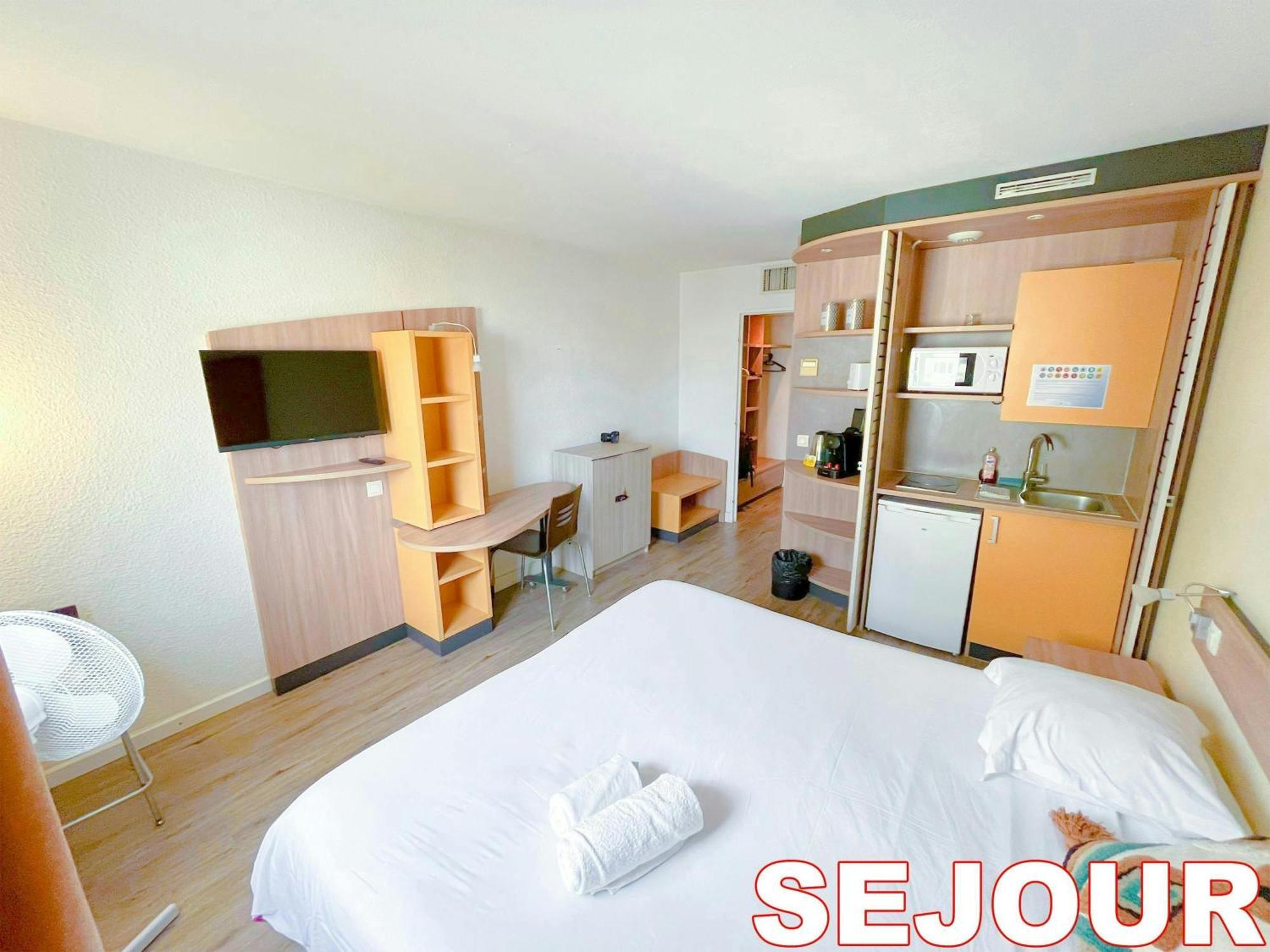 Apartamento Paris Retreat 5 Minutes From Hoche Metroparking Pantin Exterior foto